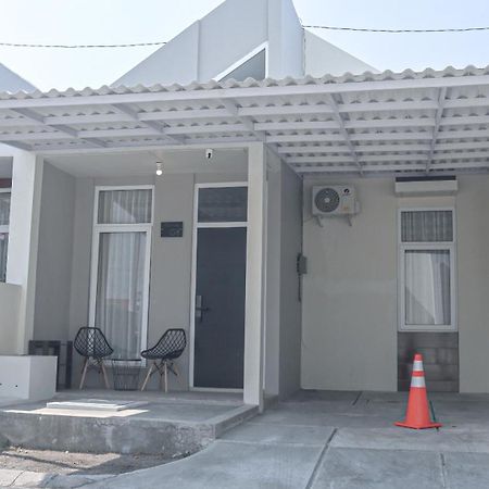 Villa Ku Villa Mu Semarang Kültér fotó