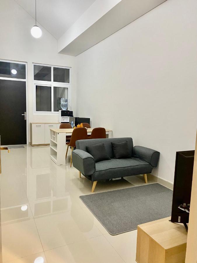 Villa Ku Villa Mu Semarang Kültér fotó