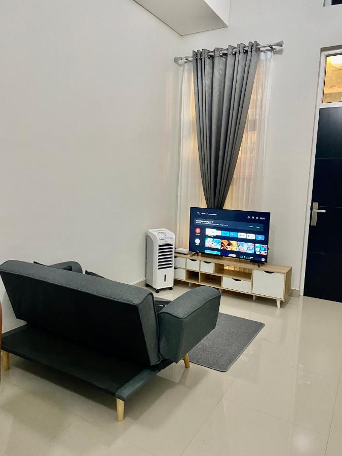 Villa Ku Villa Mu Semarang Kültér fotó