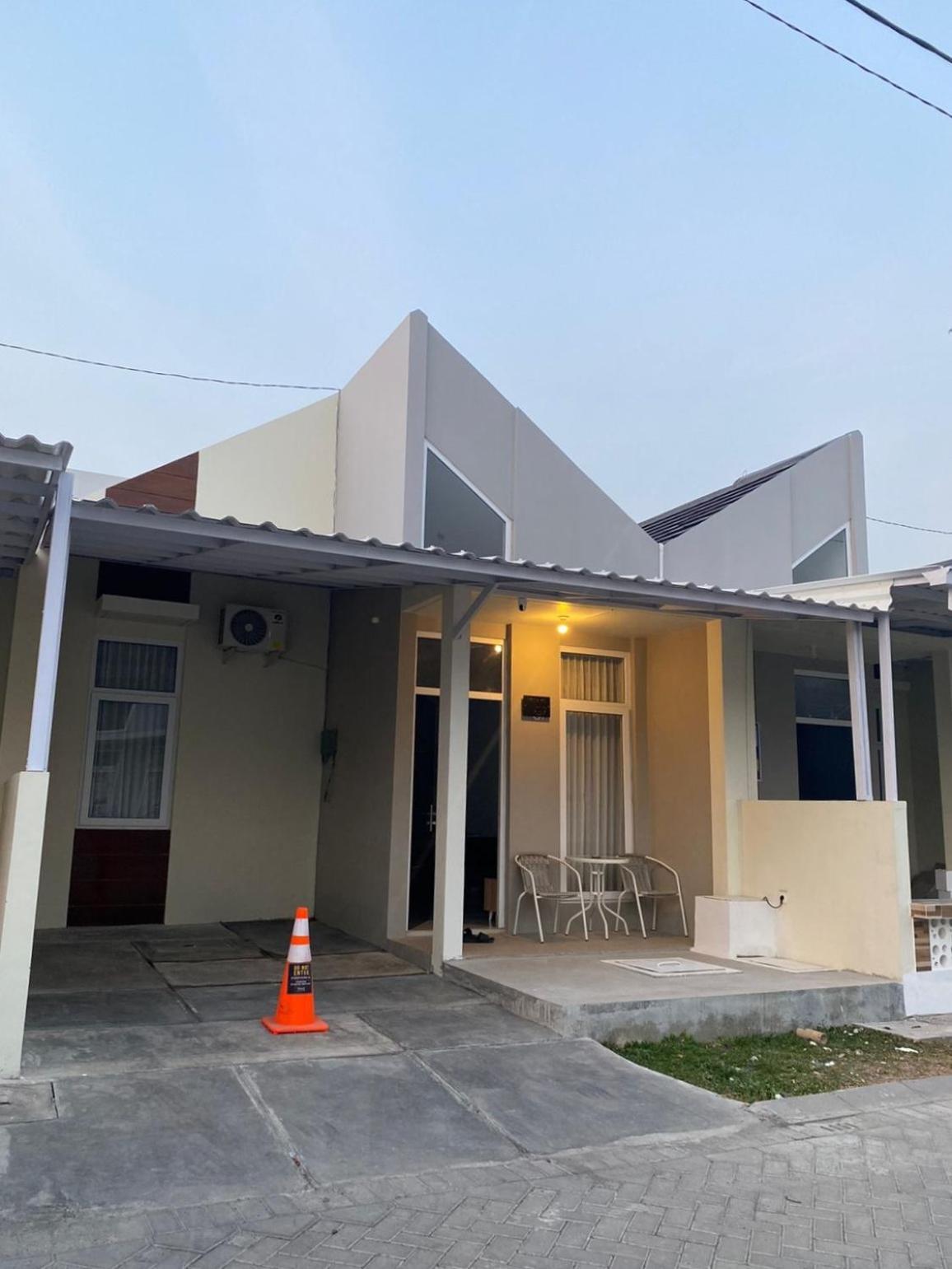 Villa Ku Villa Mu Semarang Kültér fotó
