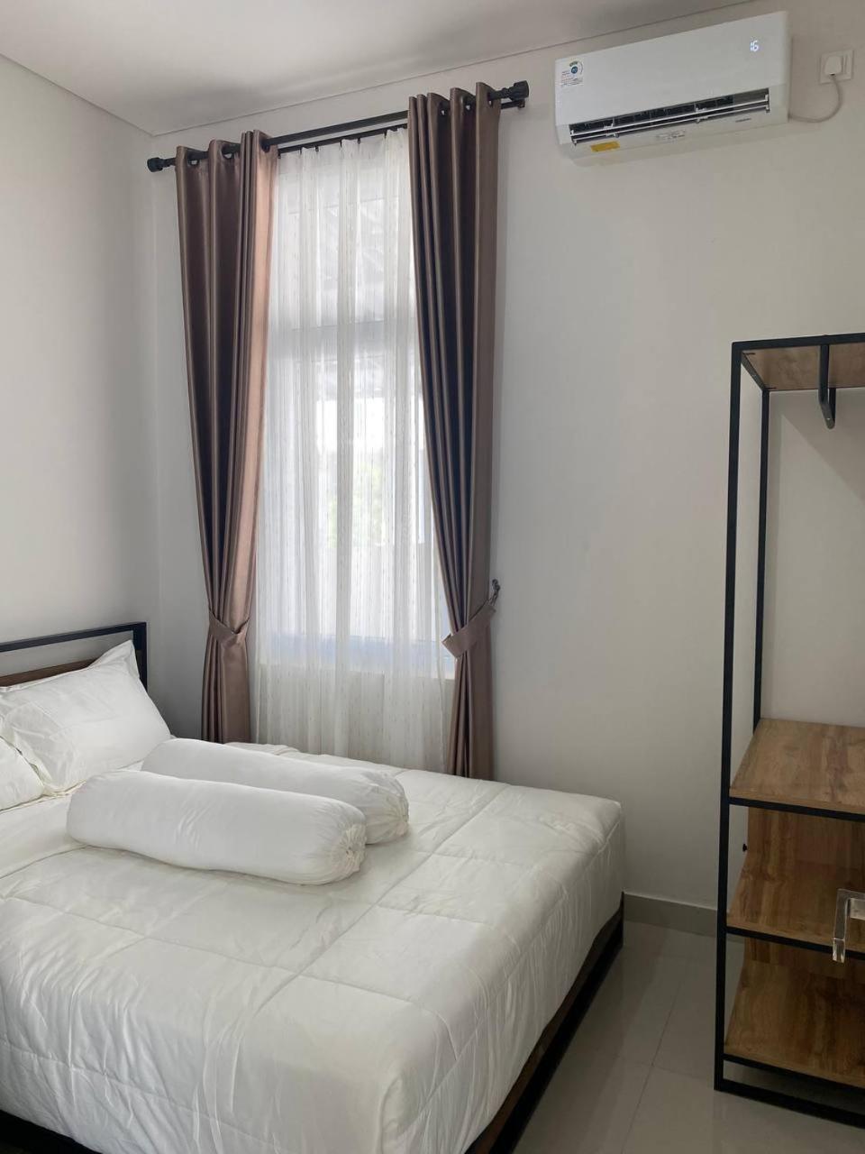 Villa Ku Villa Mu Semarang Kültér fotó