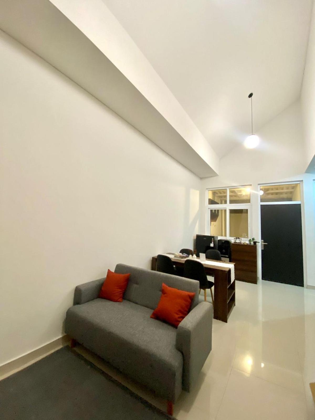 Villa Ku Villa Mu Semarang Kültér fotó